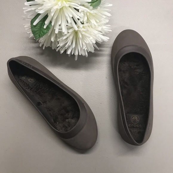 CROCS Shoes - Crocs Flat Shoe Gray Faux Fur Sole Inside DEFECT